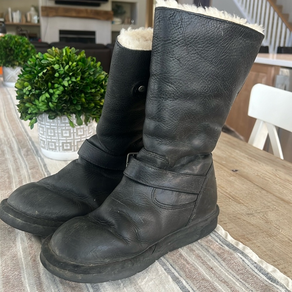 Ugg winter boots size 8